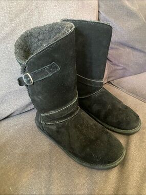 BearPaw Black Suede Short Winter Boot Size 9